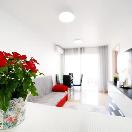 прекрасная где есть бассейн и парковка Apartment