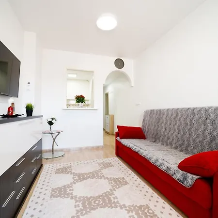 прекрасная где есть бассейн и парковка Apartment