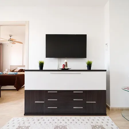 прекрасная где есть бассейн и парковка Apartment
