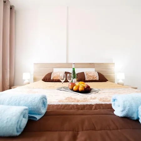прекрасная где есть бассейн и парковка Apartment *