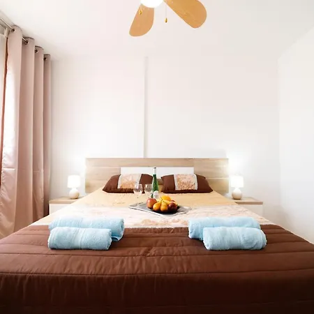прекрасная где есть бассейн и парковка Apartment