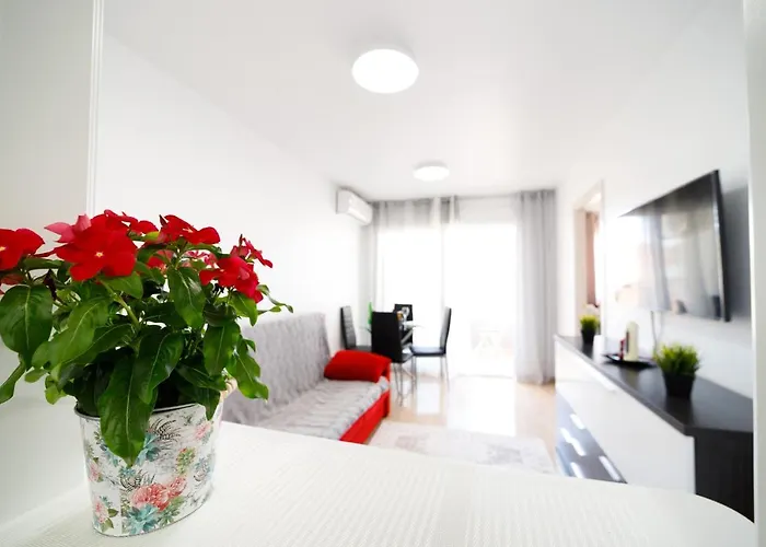 прекрасная где есть бассейн и парковка Apartament