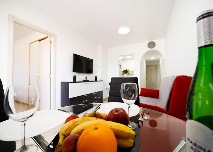 Apartament прекрасная где есть бассейн и парковка *